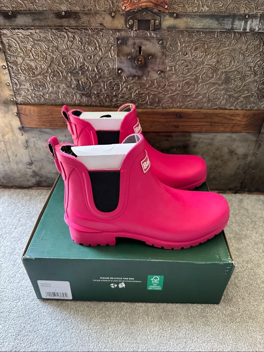 NIB Barbour Pink Dahlia Chelsea Rain Boots in Size 7